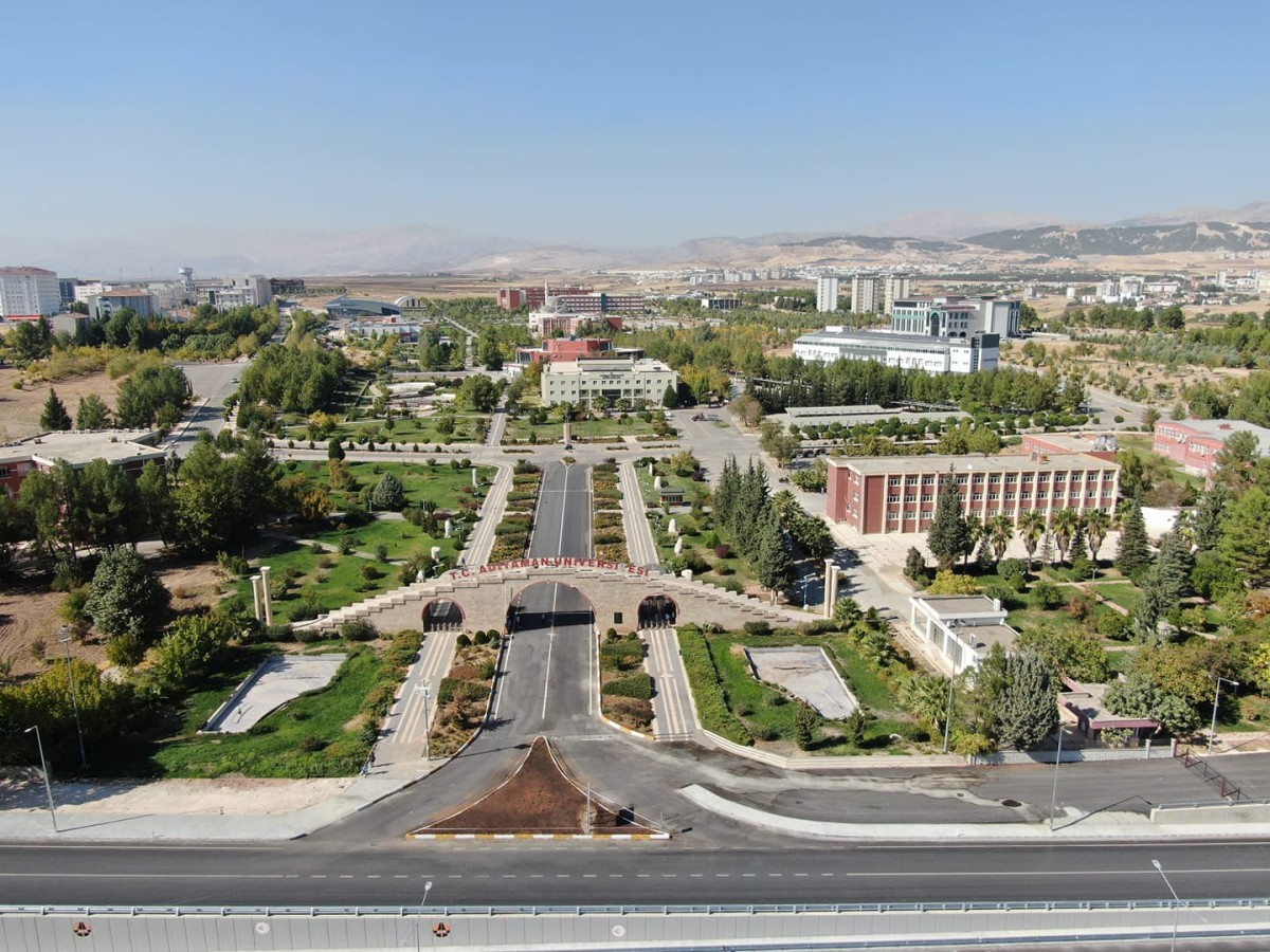 Adıyaman Üniversitesi ‘Bilimle Yüksel, Geleceğe Yön Ver’ Sloganı ile Öğrencilerini Bekliyor
